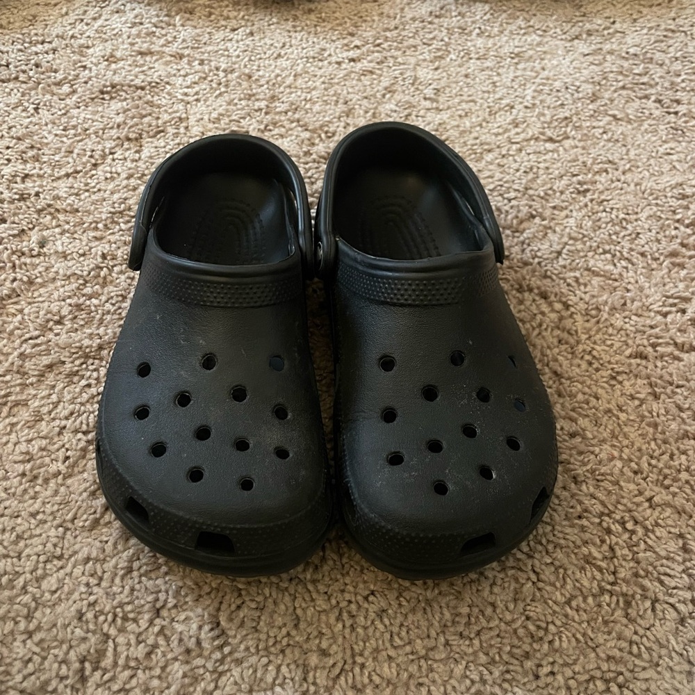 Black Crocs
